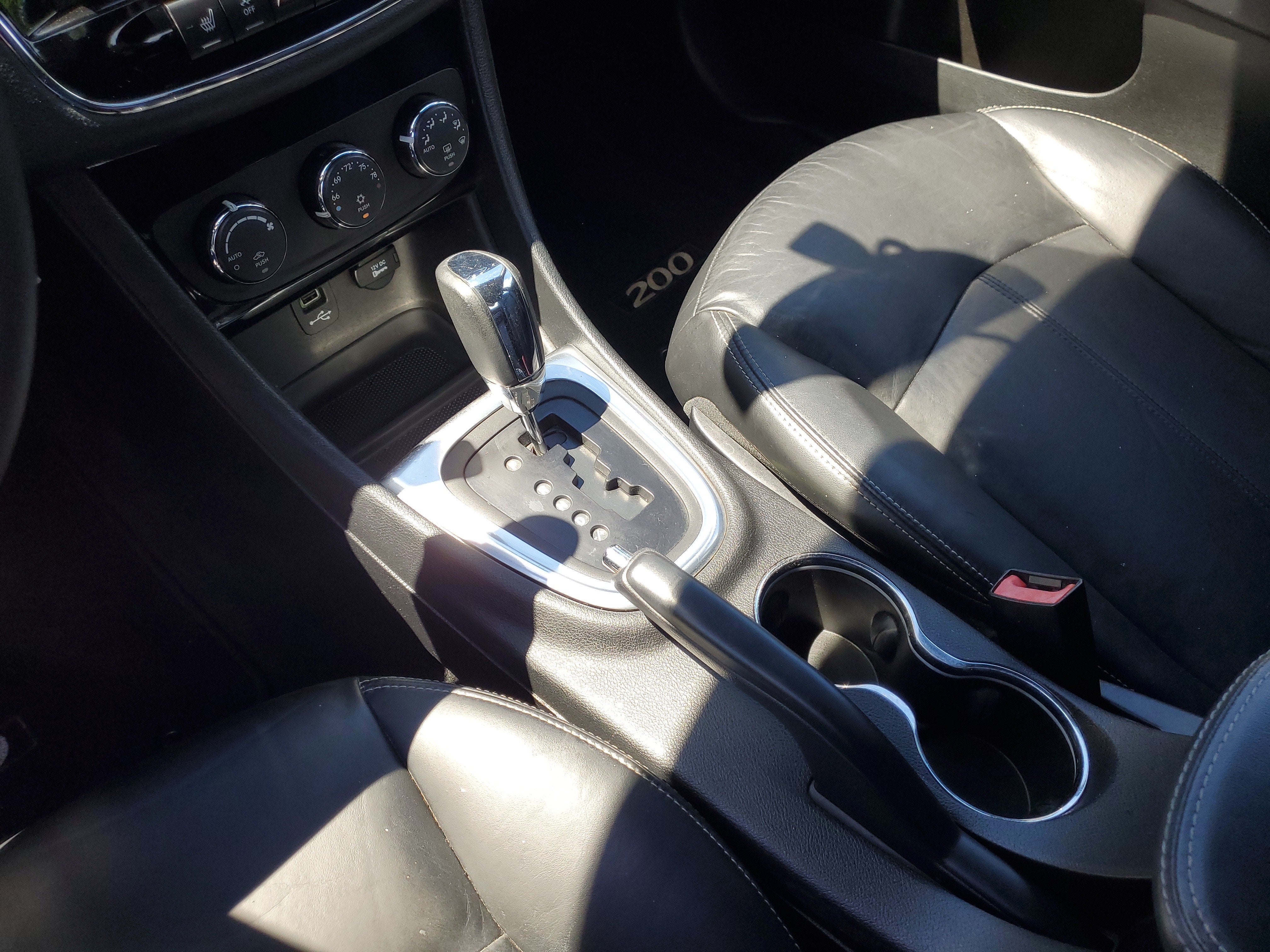 2014 Chrysler 200 Limited