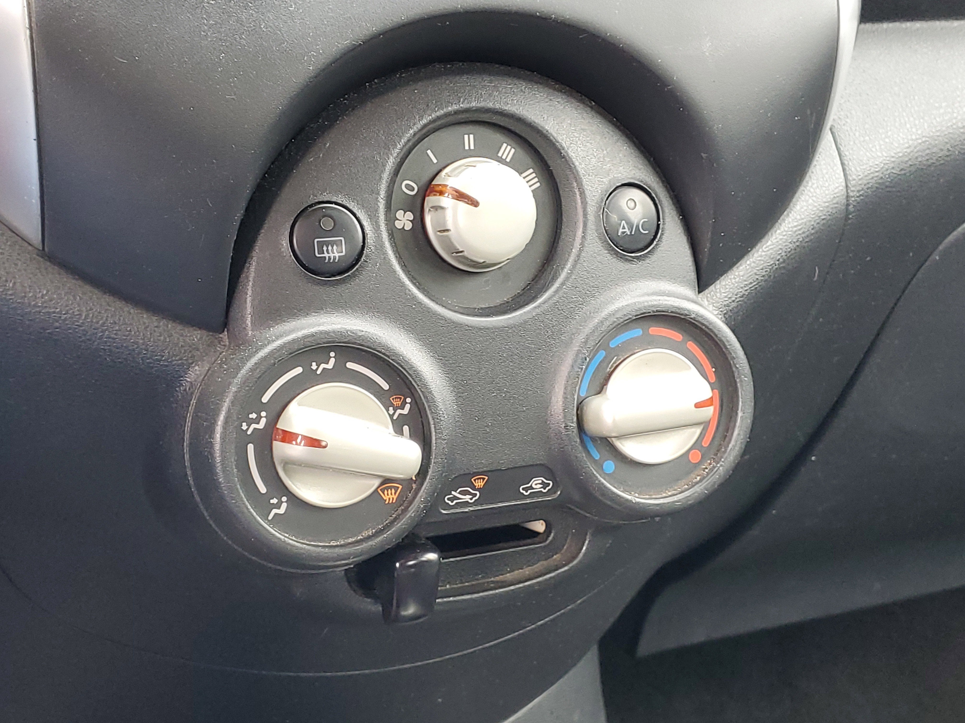 2014 Nissan Versa SV