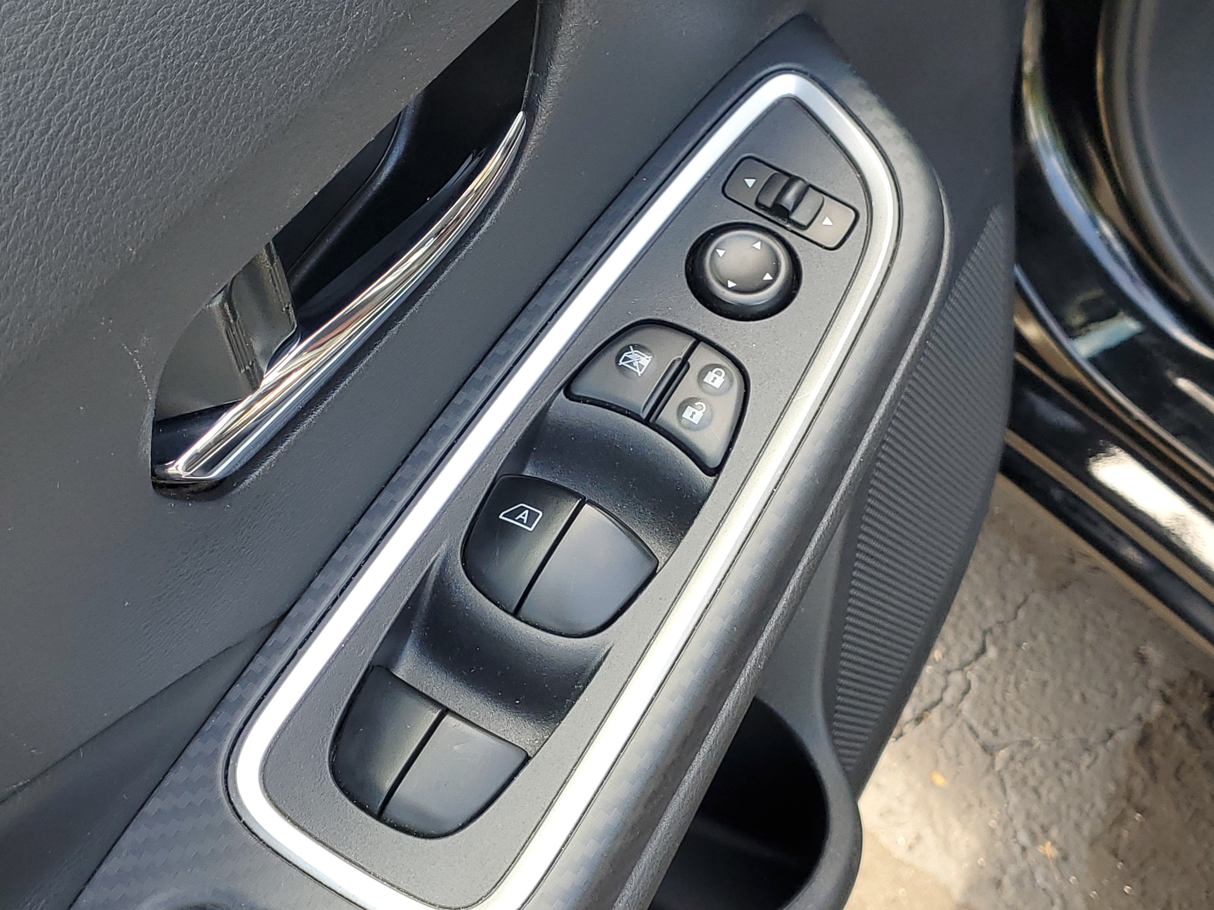 2024 Nissan Versa SR