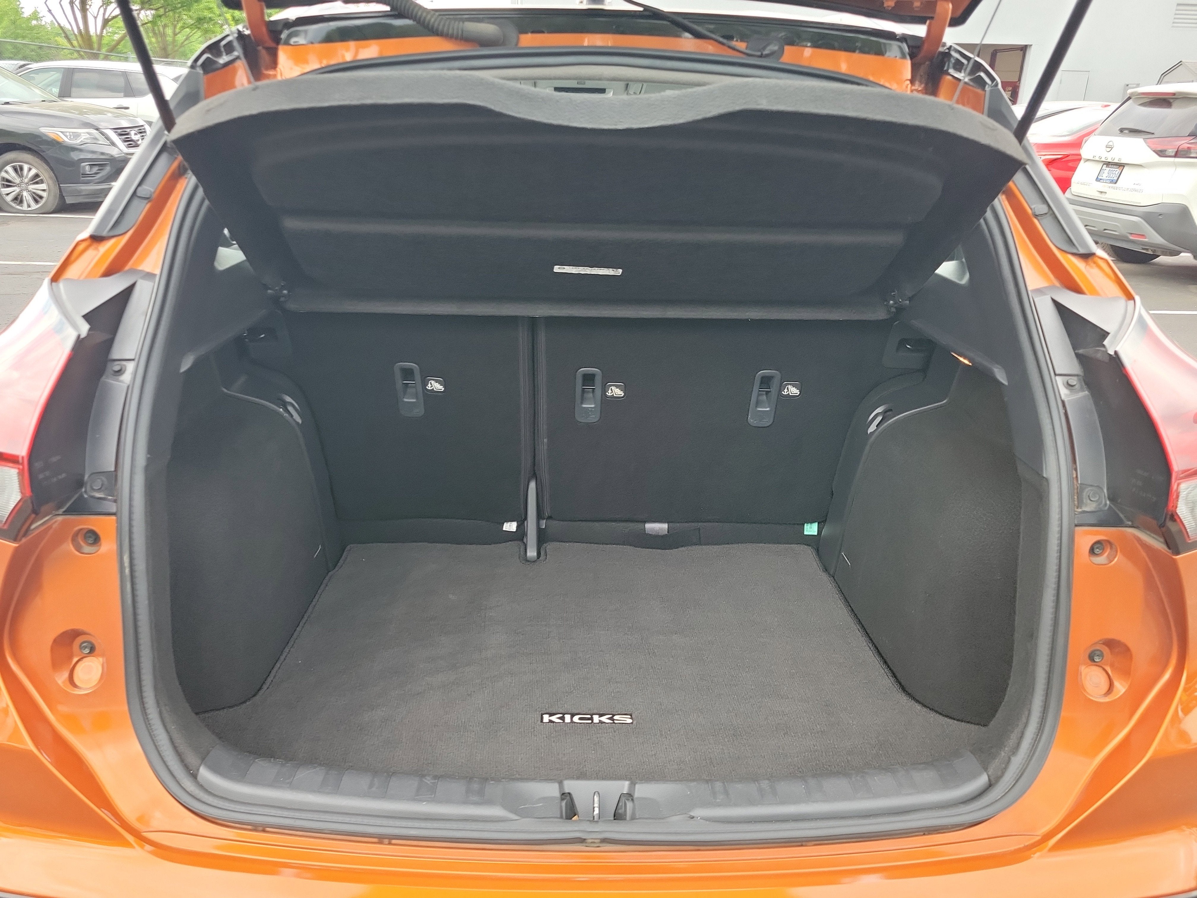 2023 Nissan Kicks SR