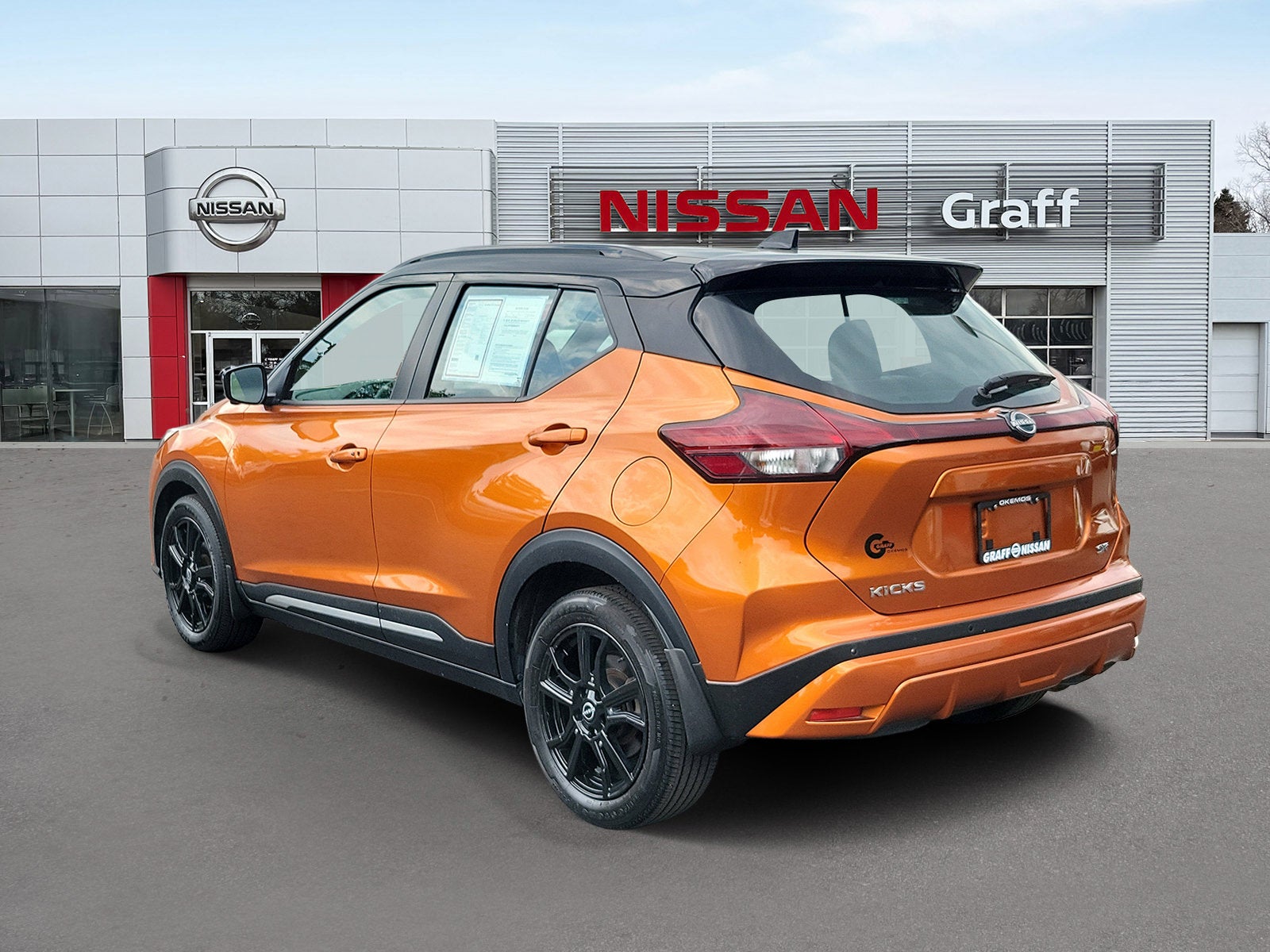 2023 Nissan Kicks SR