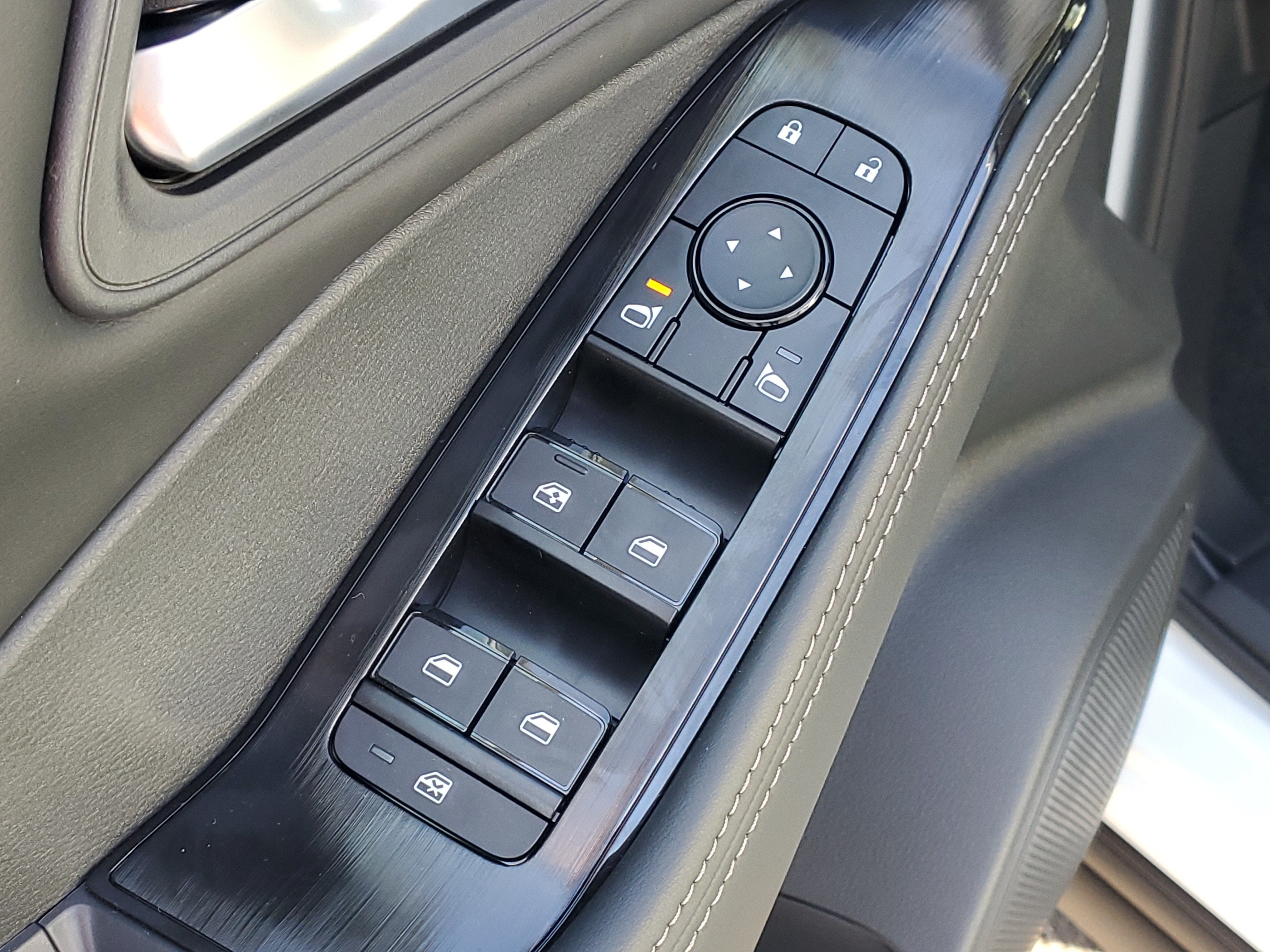 2027 Nissan Rogue SV