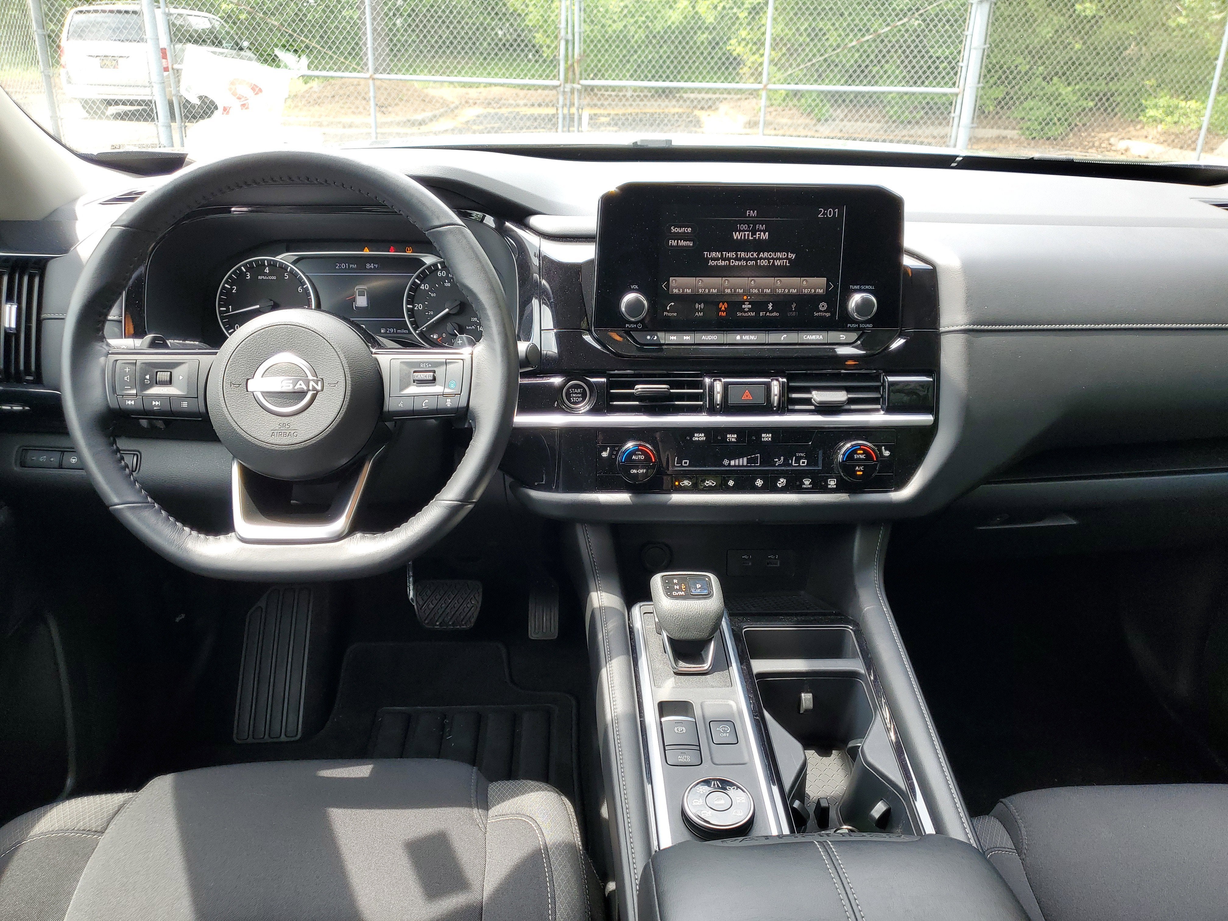 2022 Nissan Pathfinder SV