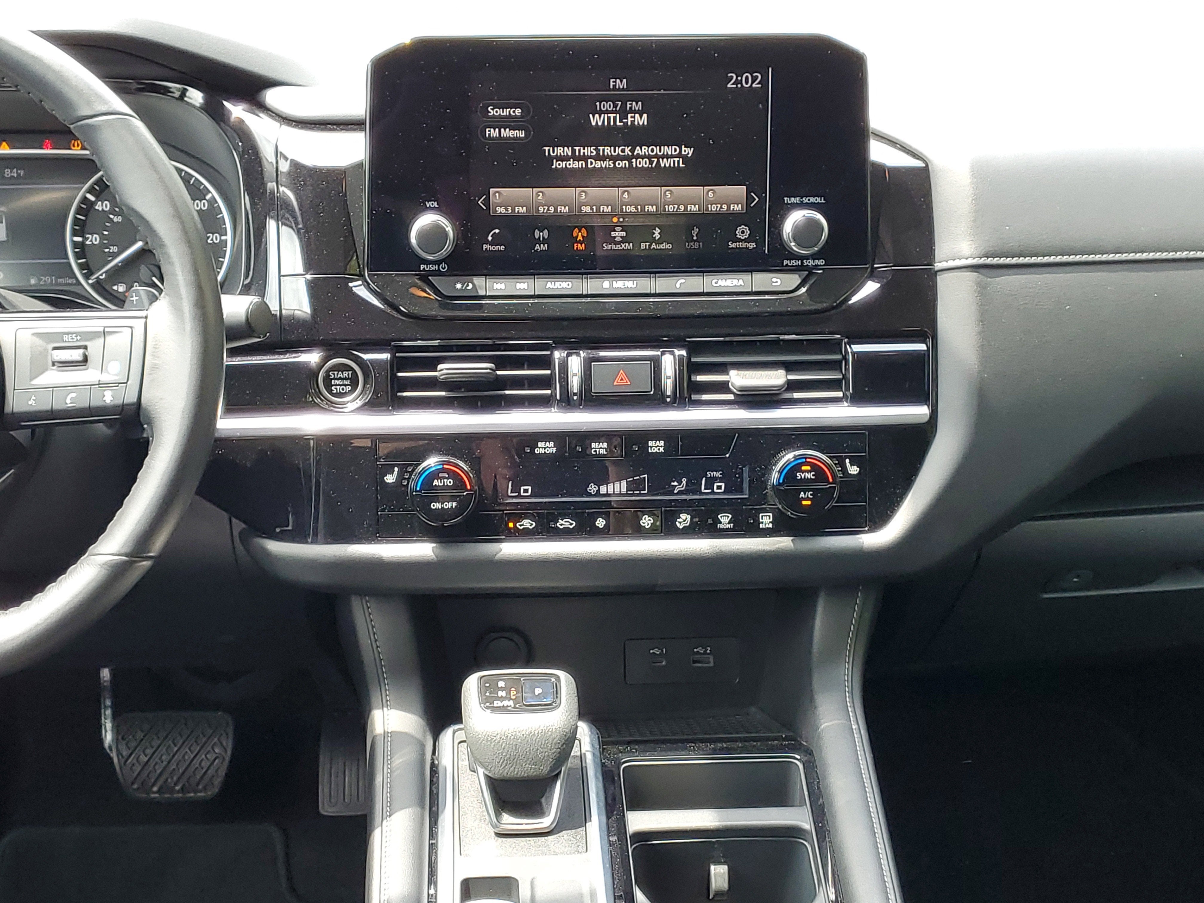 2022 Nissan Pathfinder SV