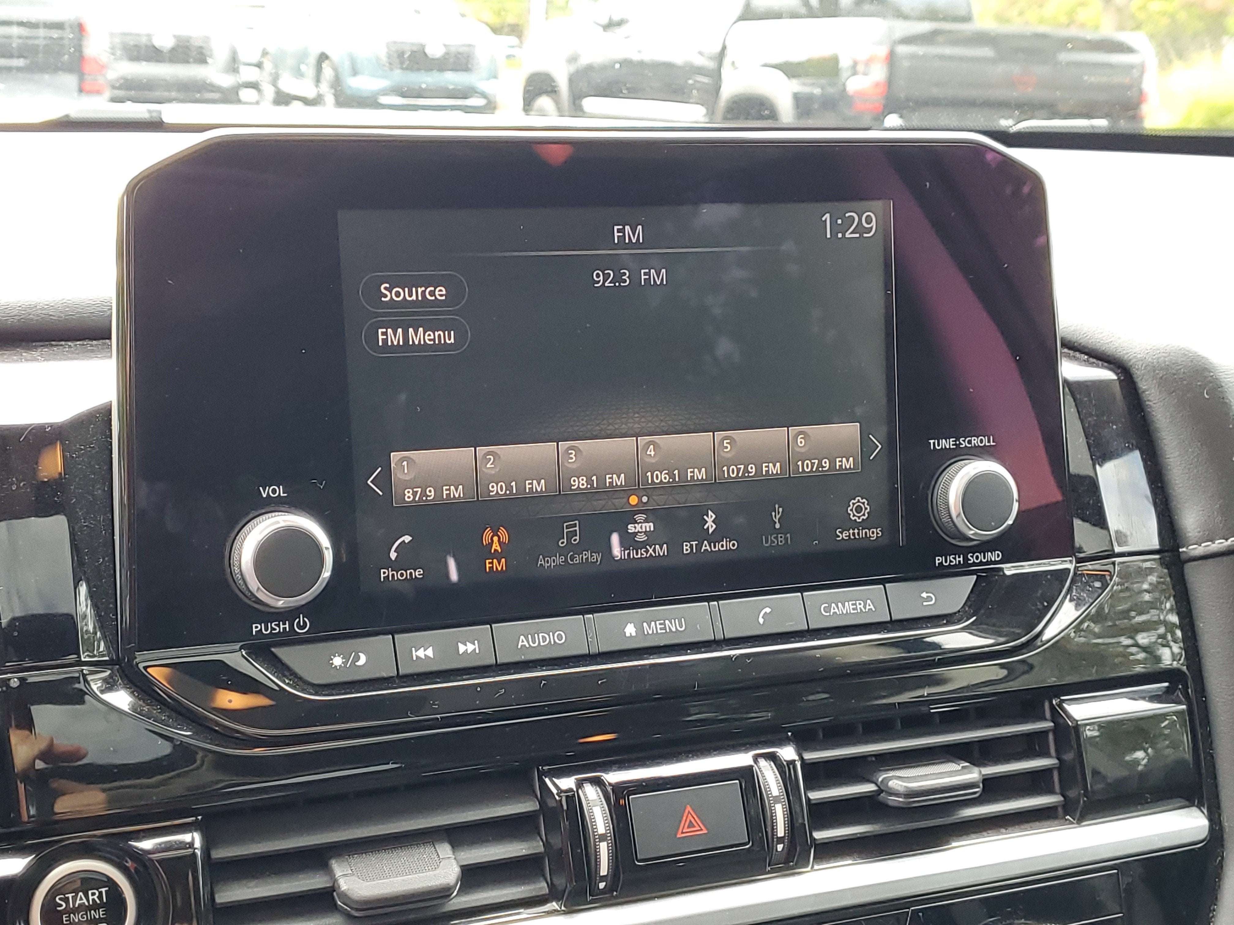 2022 Nissan Pathfinder SV
