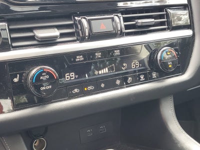 2022 Nissan Pathfinder SV