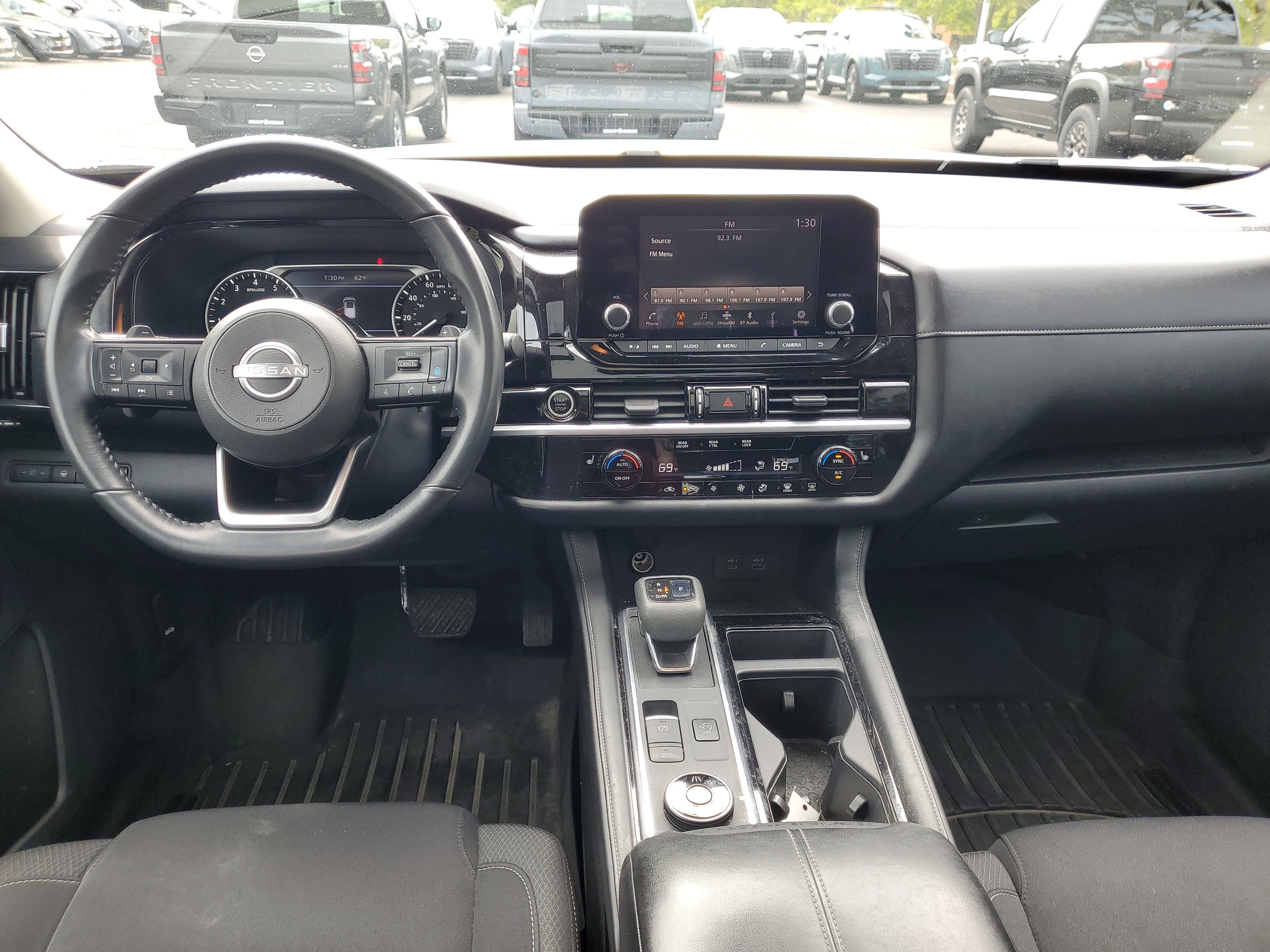 2022 Nissan Pathfinder SV