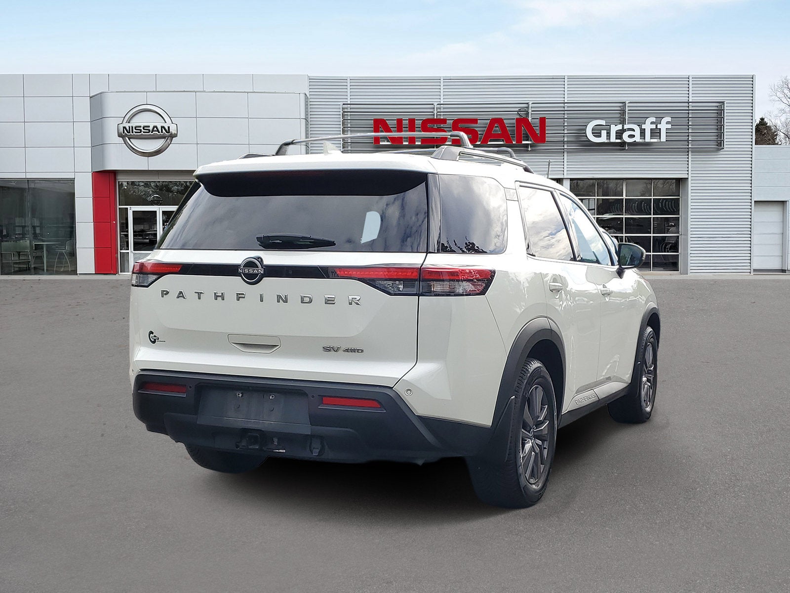 2022 Nissan Pathfinder SV