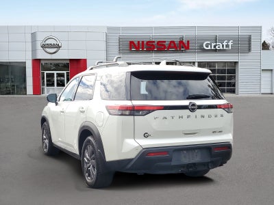 2022 Nissan Pathfinder SV