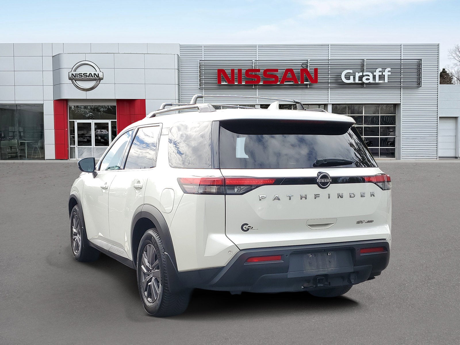 2022 Nissan Pathfinder SV