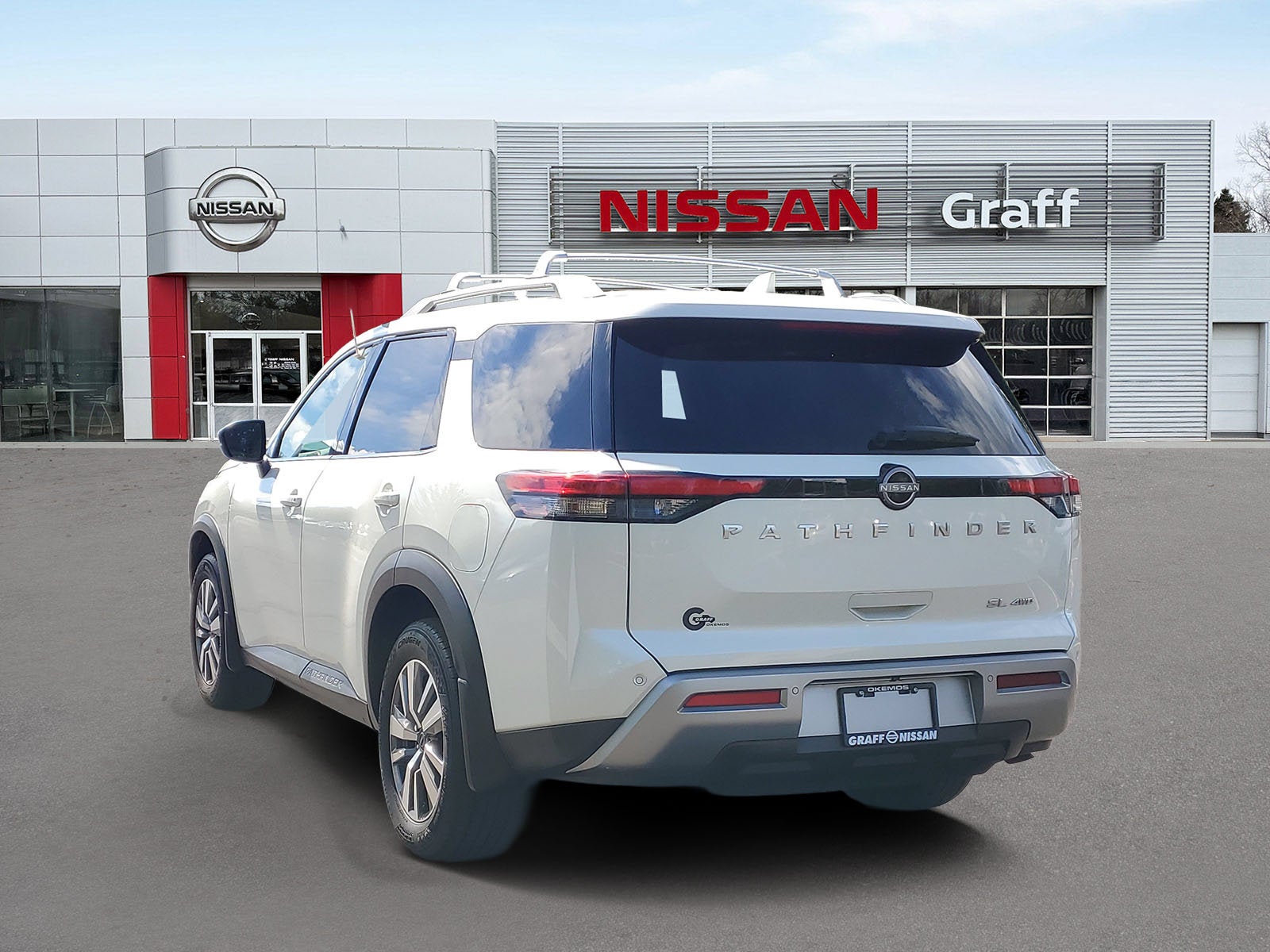 2023 Nissan Pathfinder SL