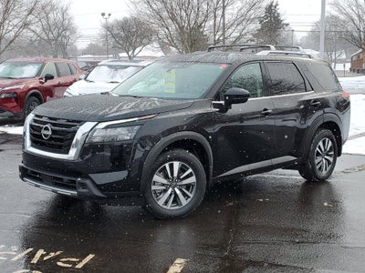 2025 Nissan Pathfinder SL