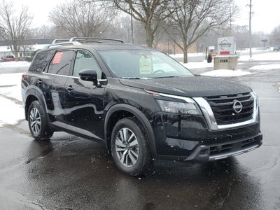 2025 Nissan Pathfinder SL