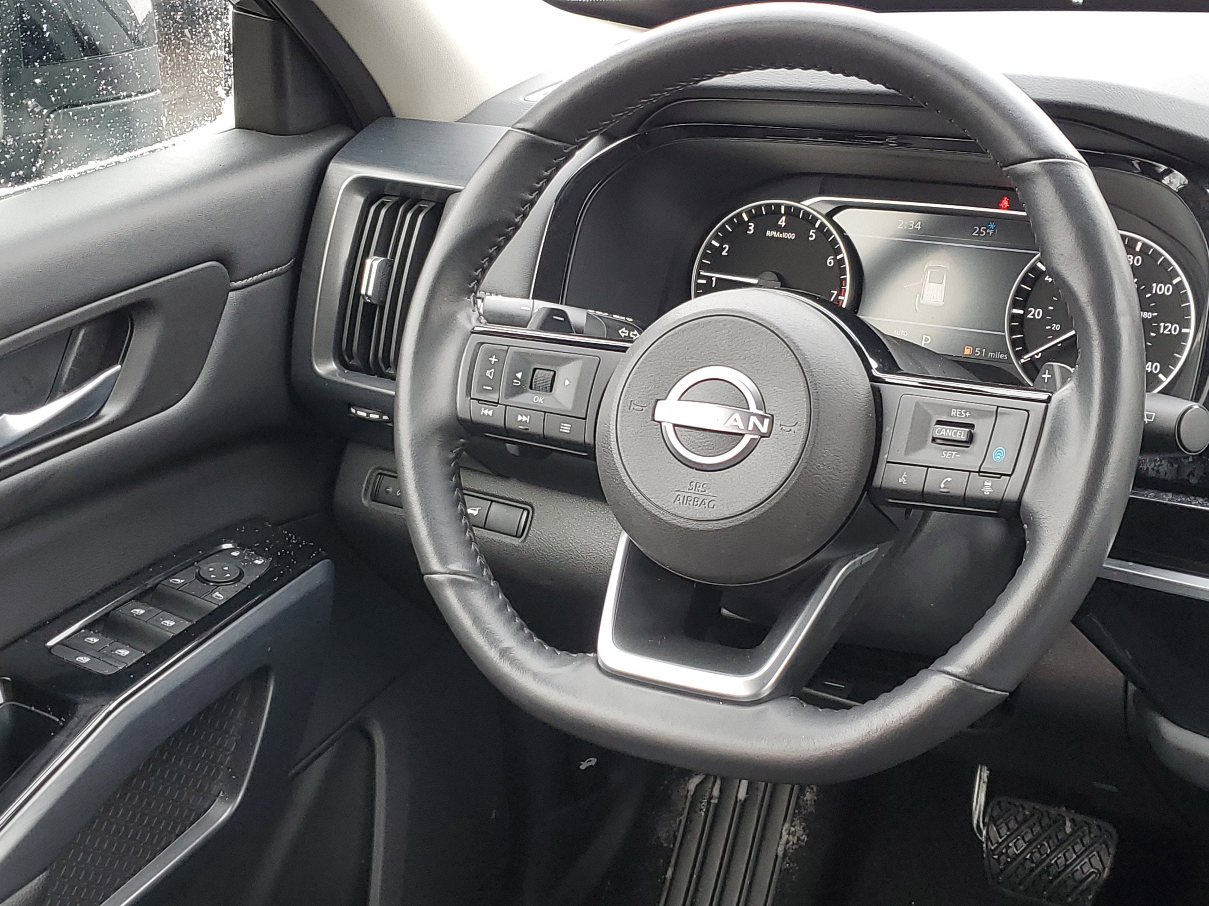 2025 Nissan Pathfinder SL