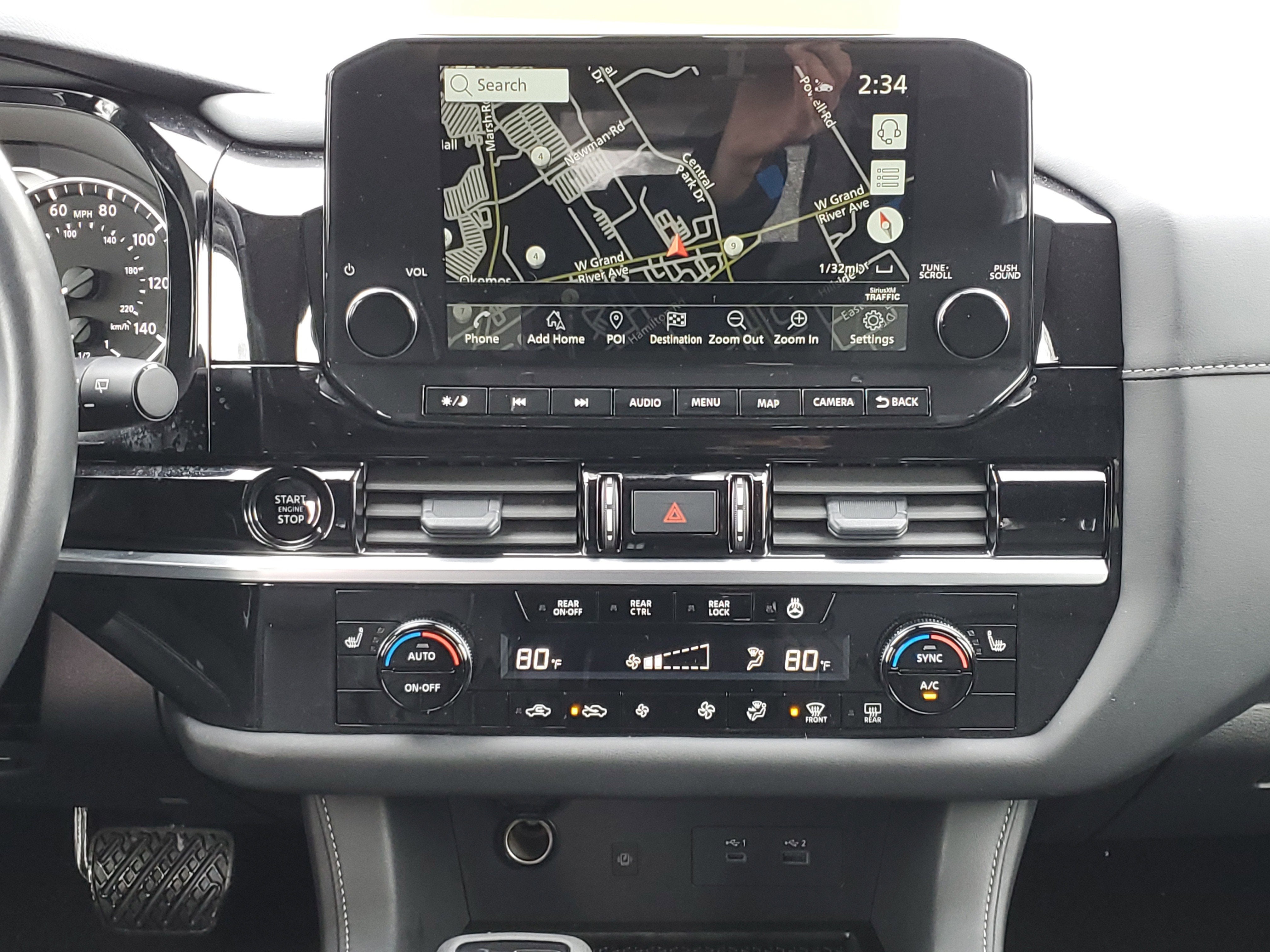 2025 Nissan Pathfinder SL