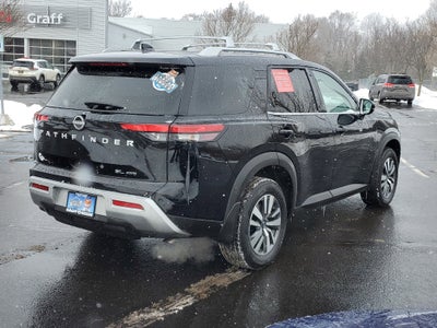 2025 Nissan Pathfinder SL