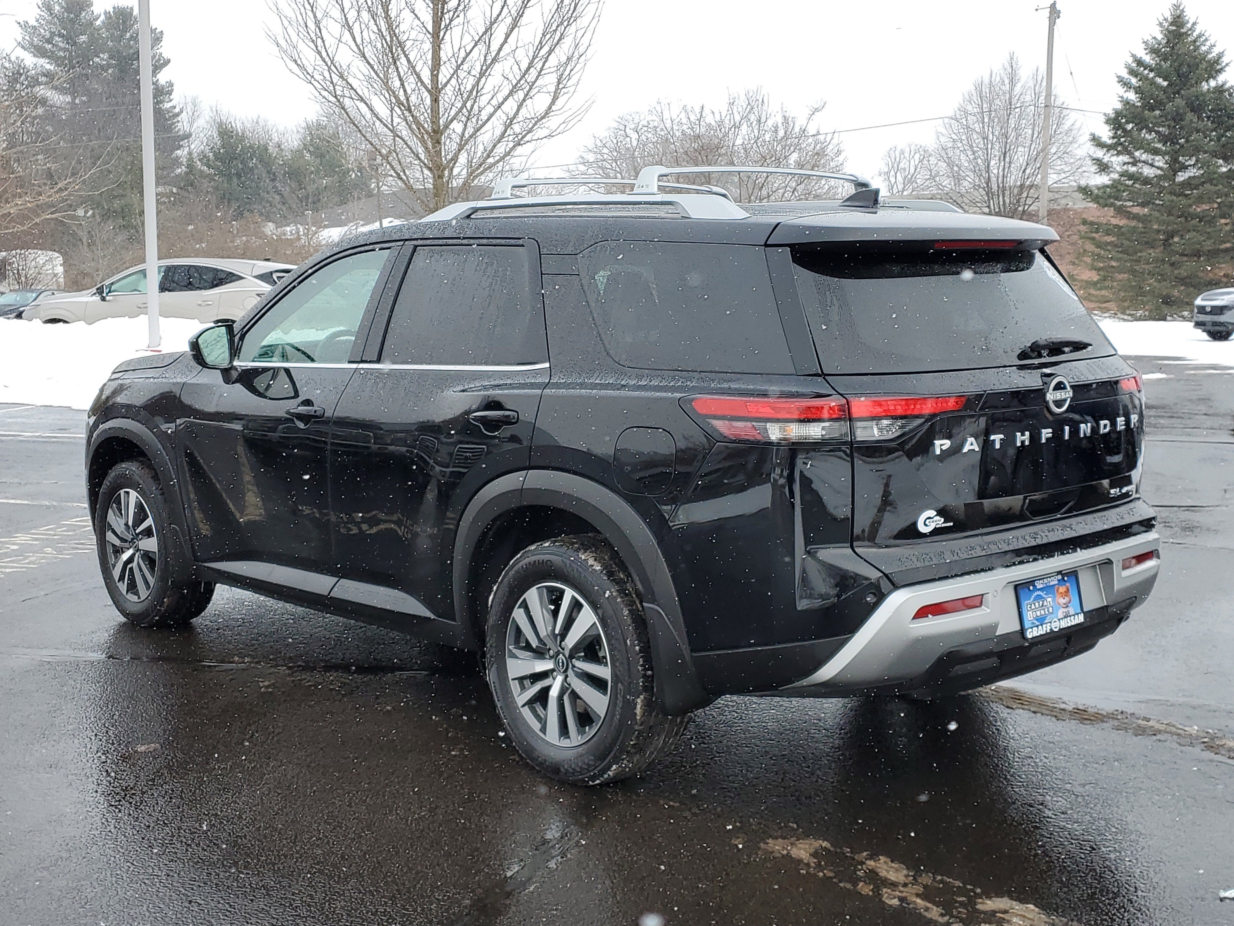 2025 Nissan Pathfinder SL