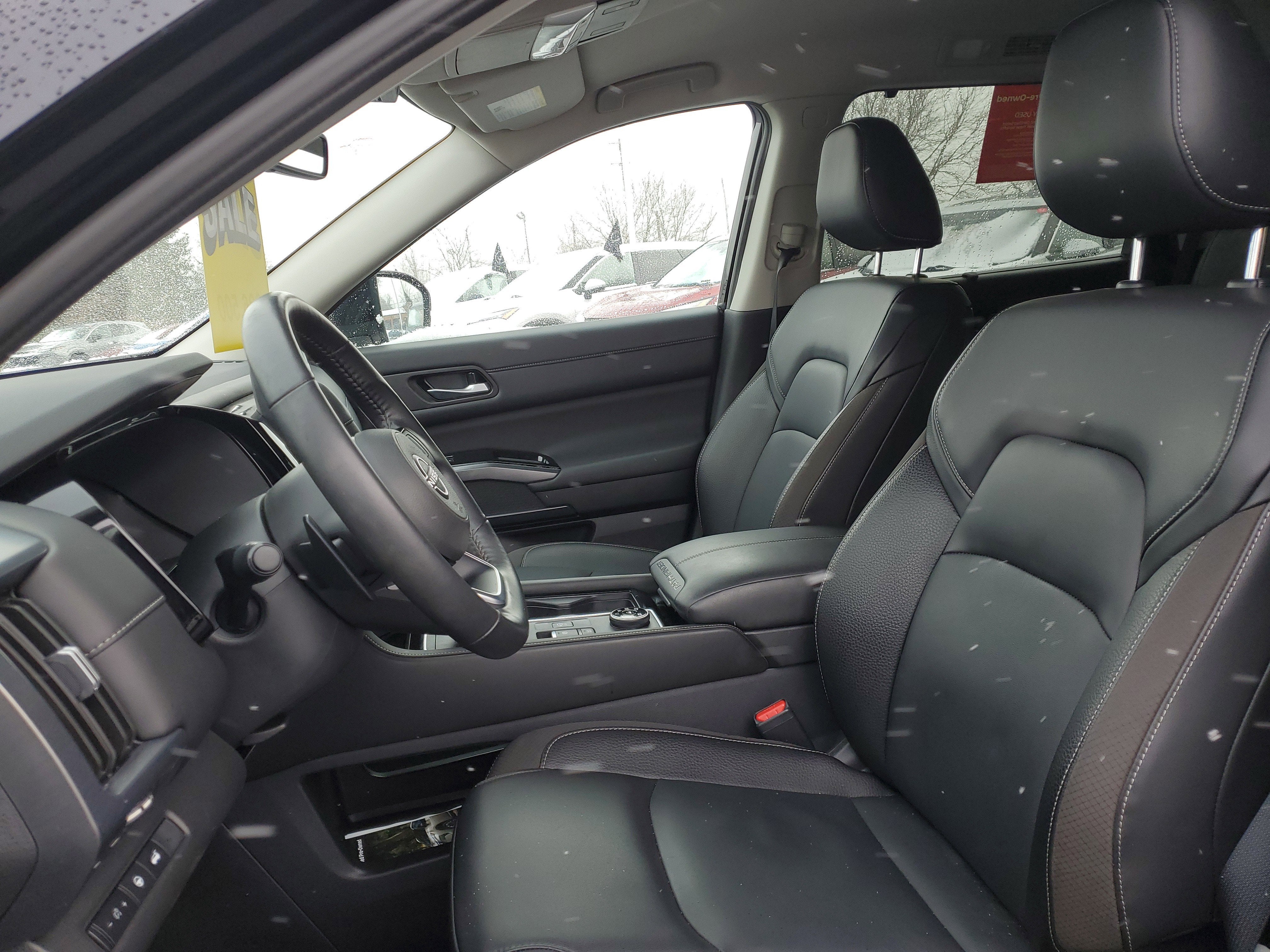 2025 Nissan Pathfinder SL