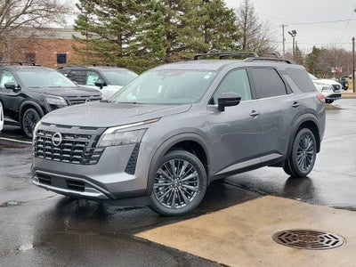 2026 Nissan Pathfinder SL