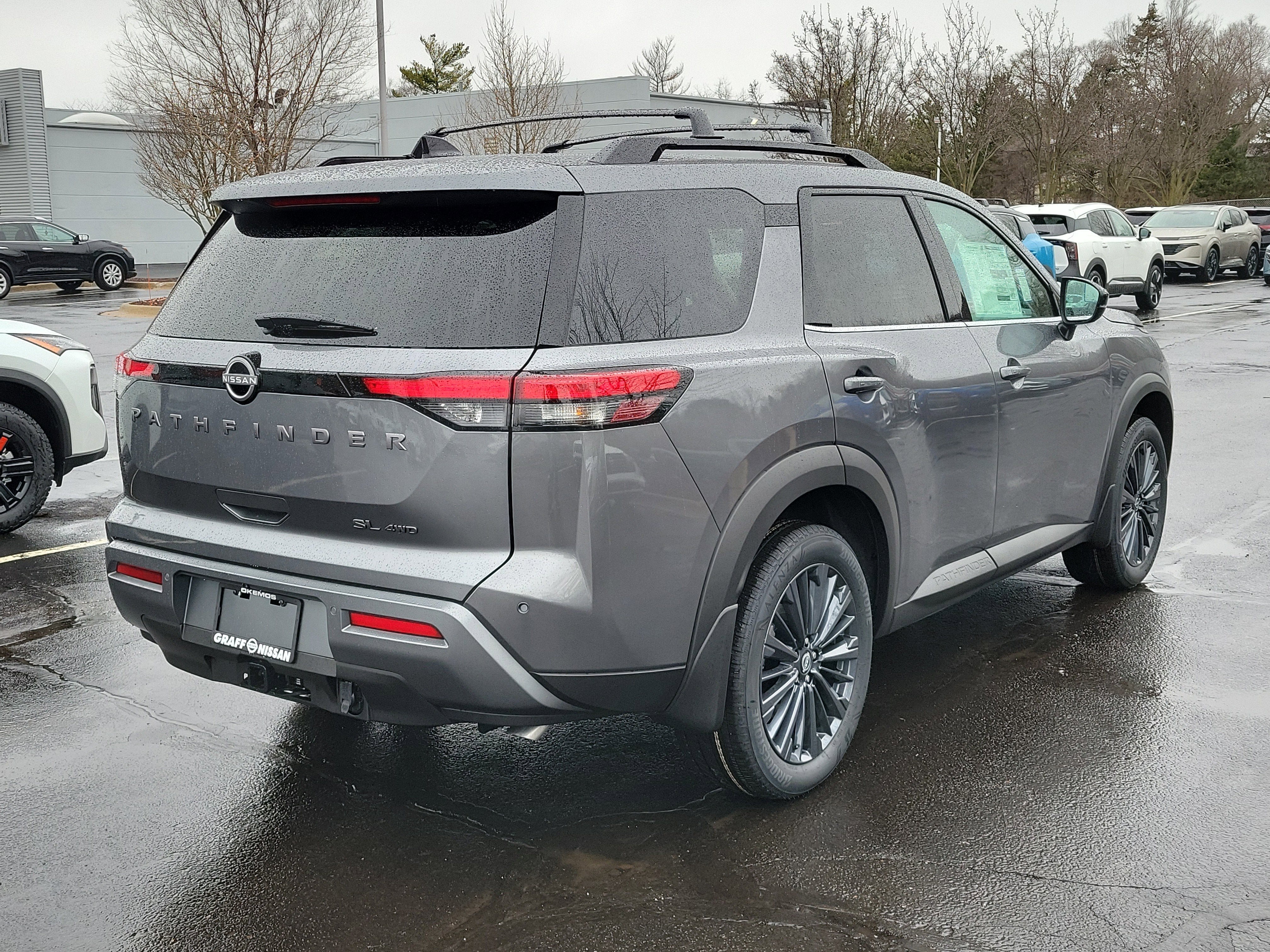 2026 Nissan Pathfinder SL