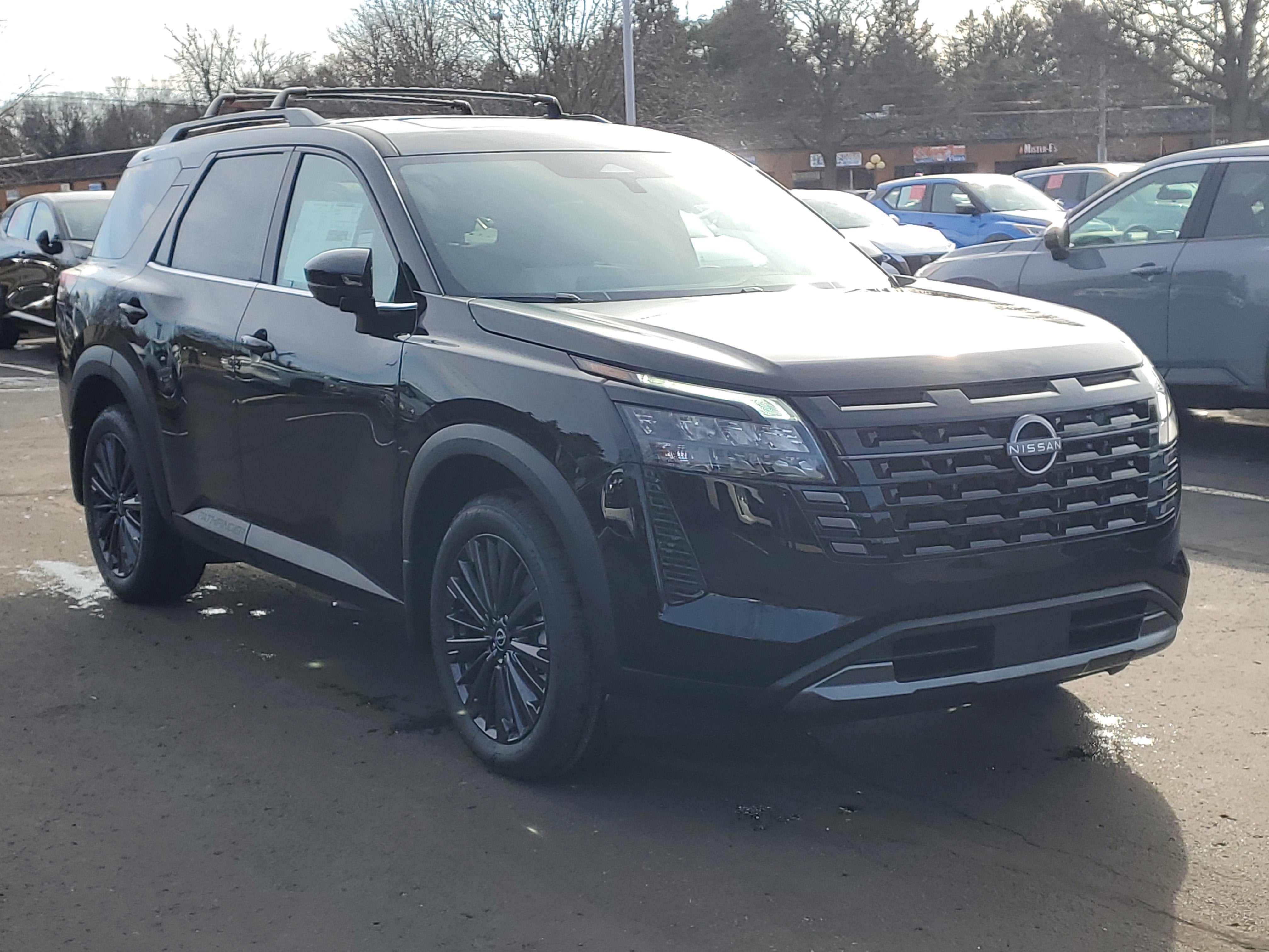 2026 Nissan Pathfinder SL