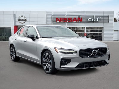 2022 Volvo S60 Momentum