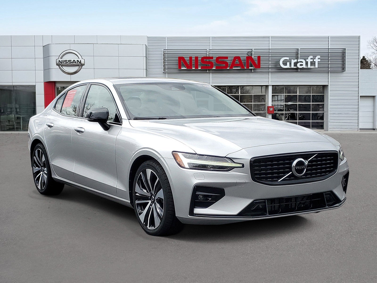2022 Volvo S60 Momentum