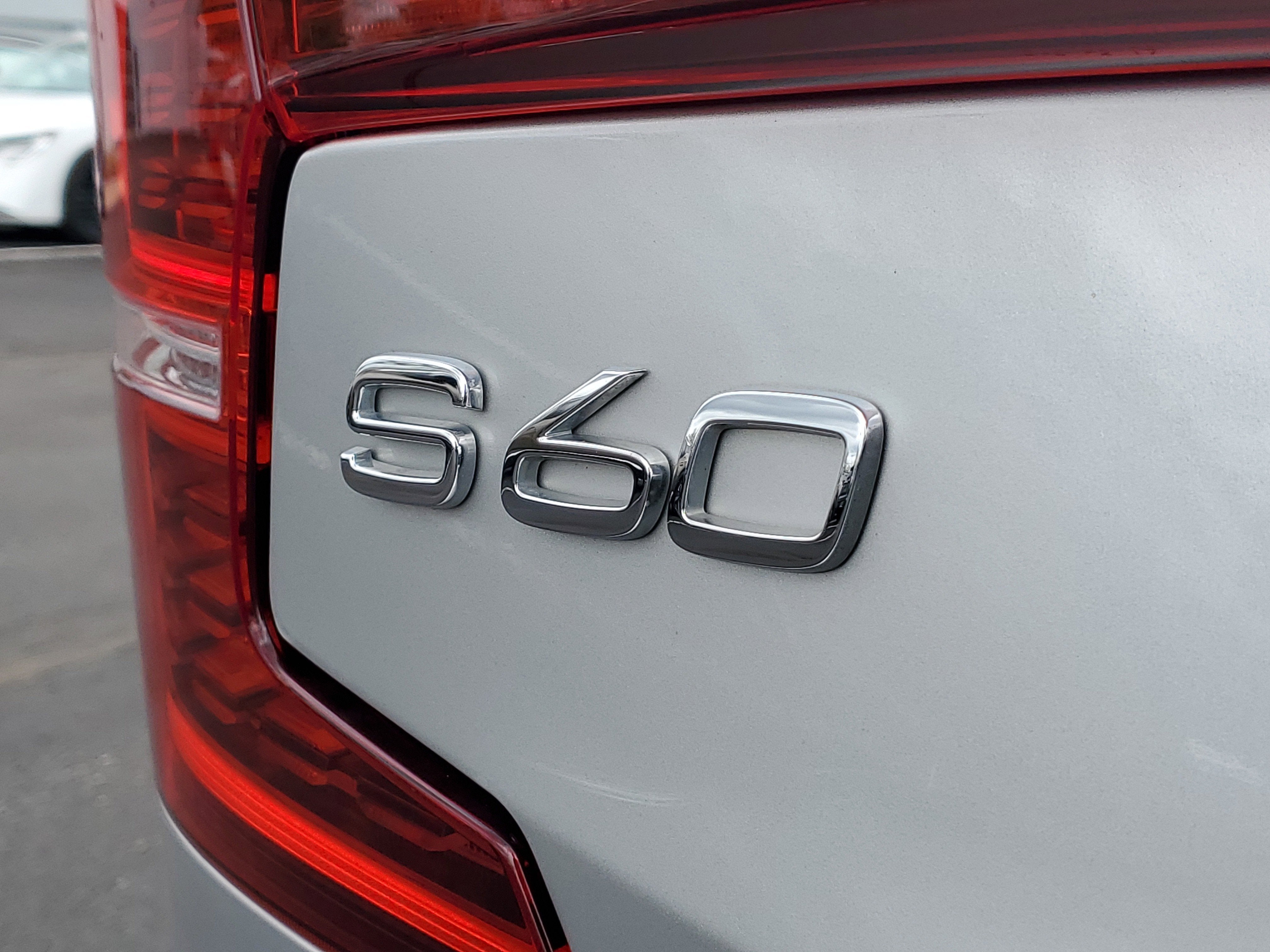 2022 Volvo S60 Momentum