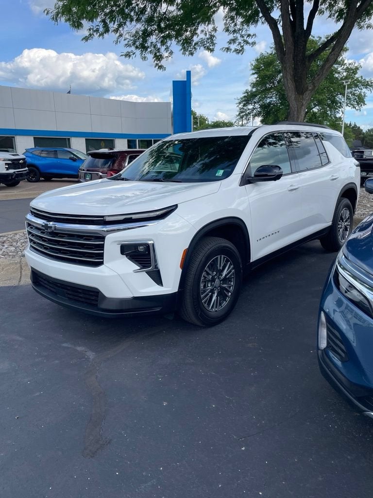 2025 Chevrolet Traverse LT