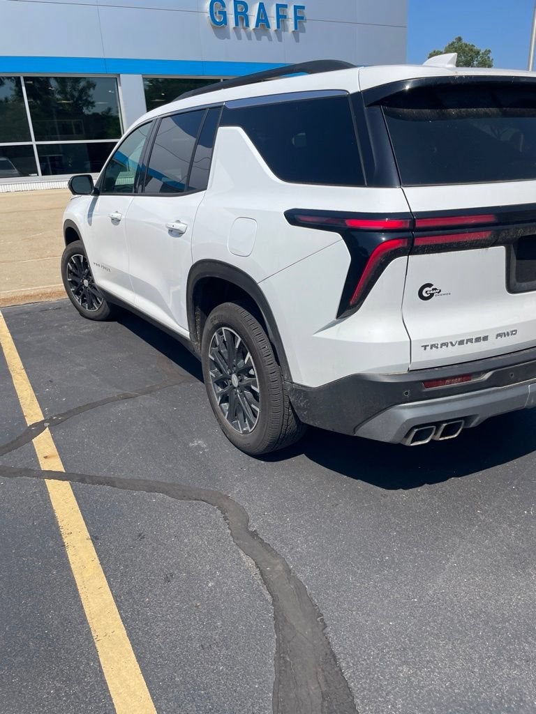 2025 Chevrolet Traverse LT