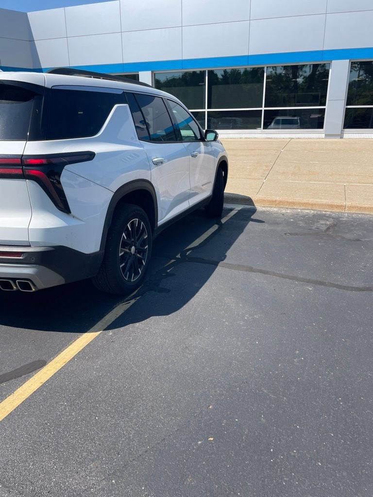 2025 Chevrolet Traverse LT