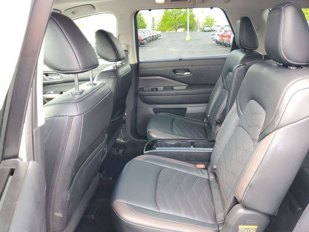 2024 Nissan Pathfinder Platinum 4WD
