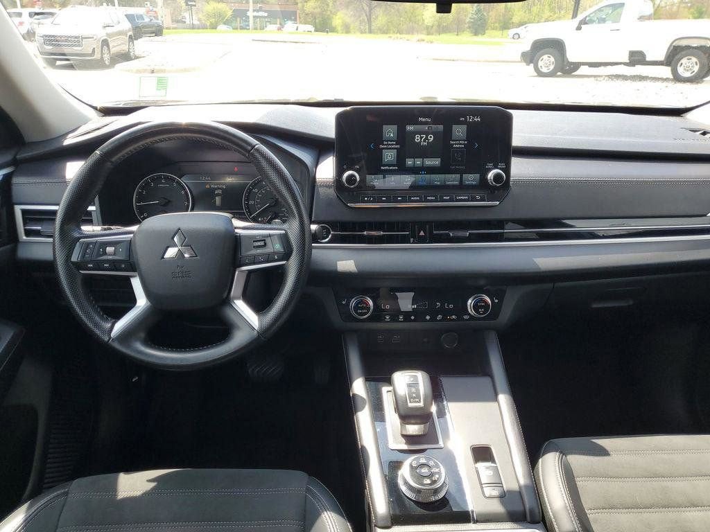 2024 Mitsubishi Outlander SE