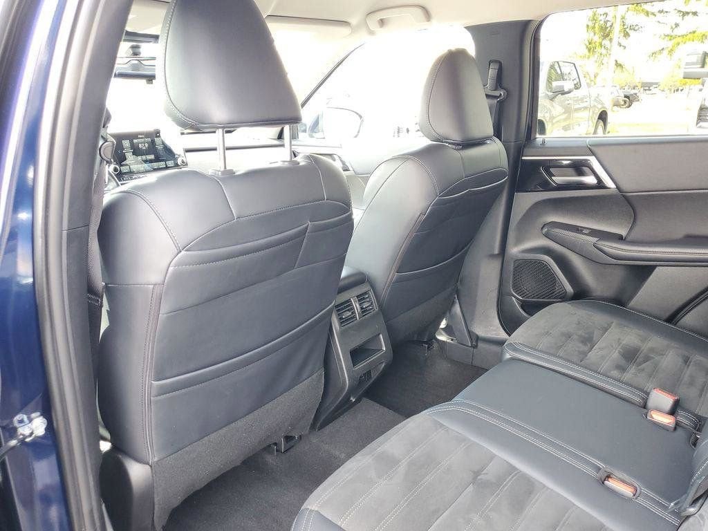 2024 Mitsubishi Outlander SE